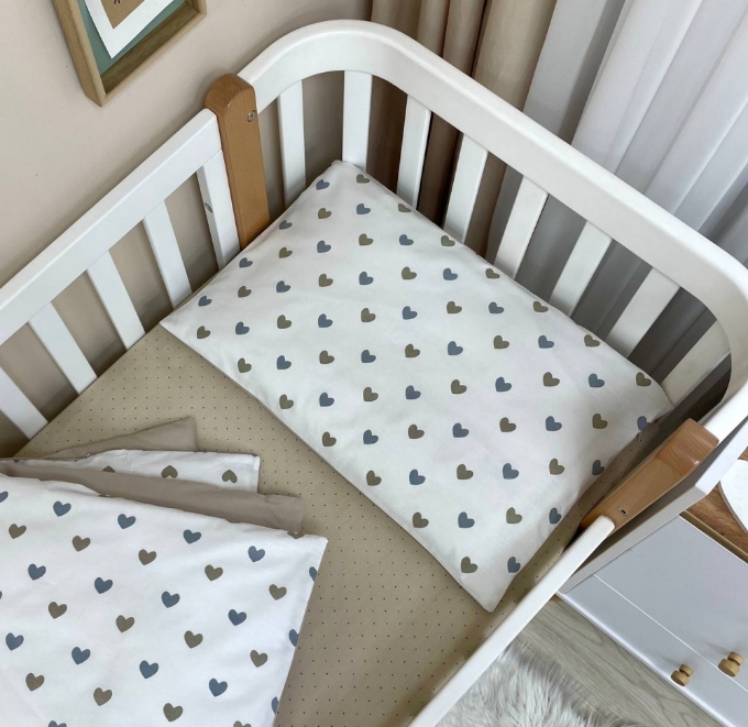 Set lenjerie de schimb pentru patut bebe 3 piese Inimioare bej-gri (6)